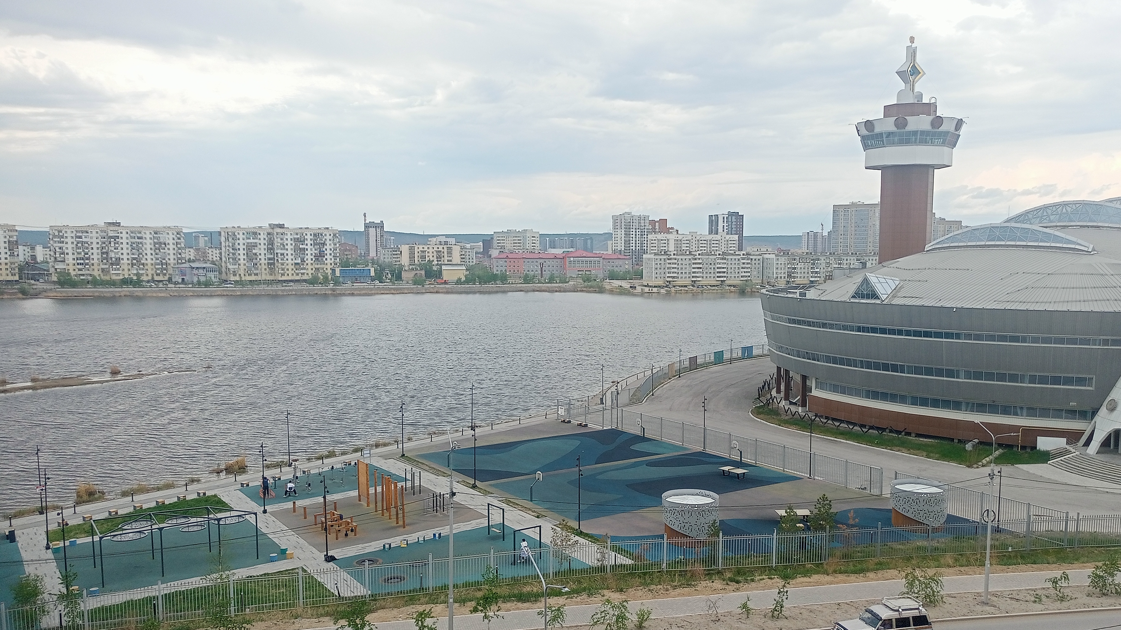 09-06-2026 Якутск. Приехал в город, оказывается на озере Сайсары рыбалка началась.