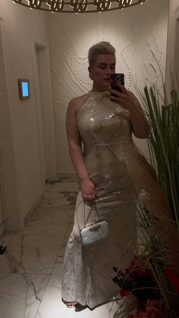 Это платье было тоже для Санкт-Петербурга :) но я там не успела переодеться 🌚 смотреть онлайн