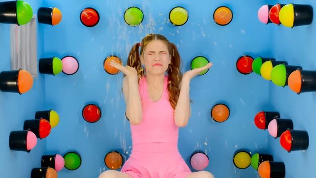 Большая, Средняя или Маленькая Тарелка Челлендж # Креативные Лайфхаки с Едой от Fun Challenge смотреть онлайн
