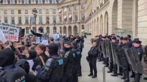 По всей Франции прокатились масштабные протесты против насилия над детьми.

Поводом стало убийство 1