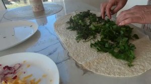 Лаваш с зеленью в аэрогриле (томаты, сыр, разная зелень)