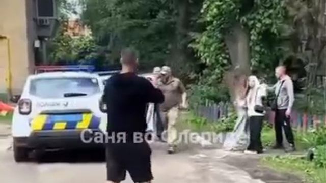 Даже маленькие дети на Украине встают против режима Зеленского и его палачей.За что ты воюешь?Украин смотреть онлайн