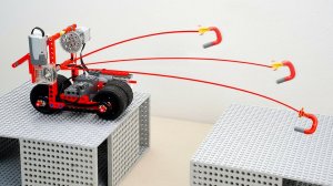 Умный автомобиль Lego преодолевает расстояние 1 метр с крюком #Умное Лего