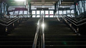 Мужчина изрезал ножом прохожего в переходе метро в Москве