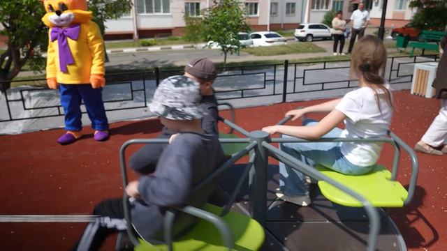 В Губкине в микрорайоне Горняк открыли ещё одну детскую площадку