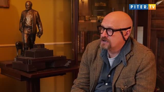 Петербургский коллекционер превратил квартиру в музей пропаганды