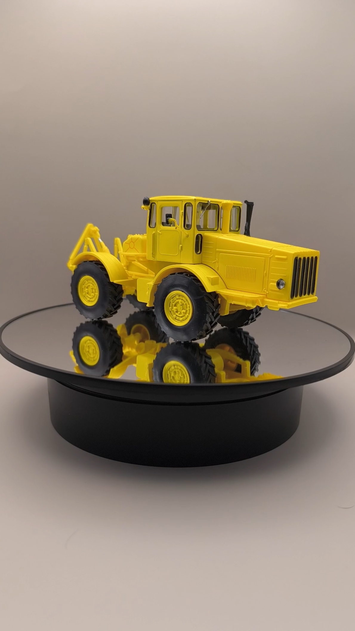 Трактор К-700 (Кировец) жёлтый 1962г. 1:43 
