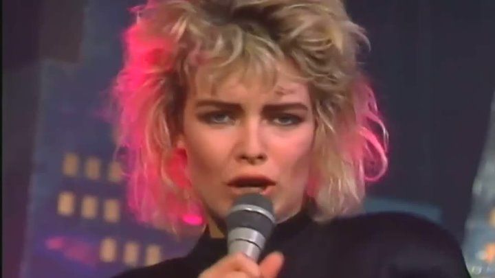 KIM WILDE - YOU KEEP ME HANGING ON