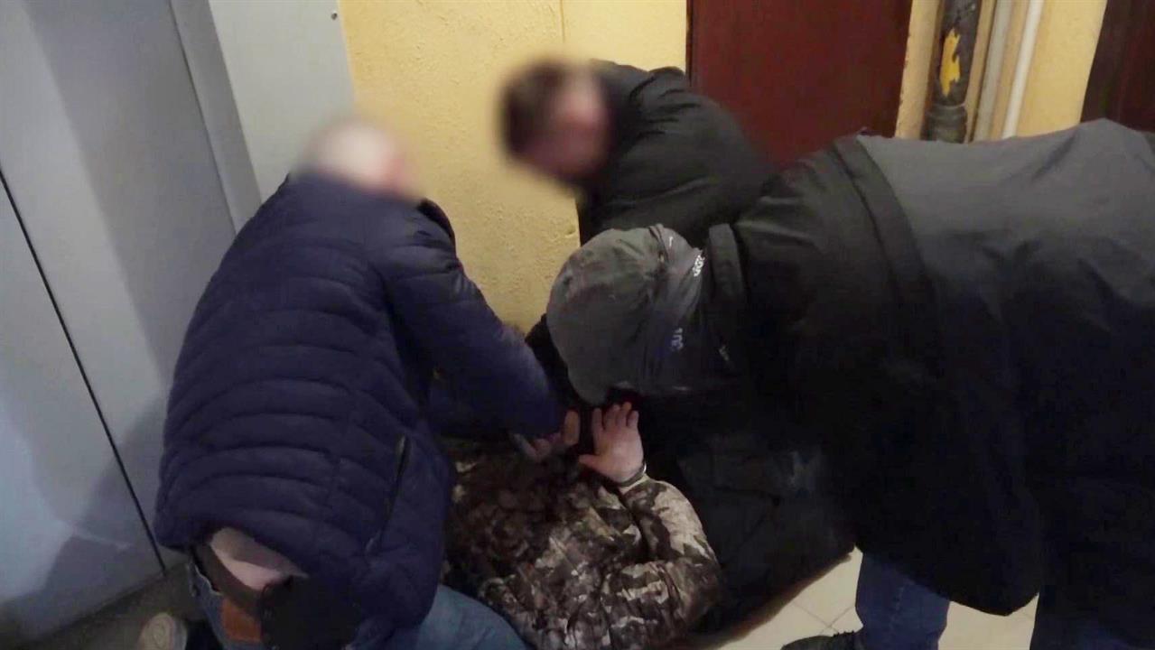 ФСБ задержала в Петербурге украинского агента, готовившего теракт. смотреть онлайн