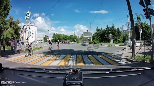 Когда велосипедисты организовали весёлые старты смотреть онлайн