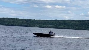 Лодка BlackBort 400 в движении. Мотор 9.8 TDX