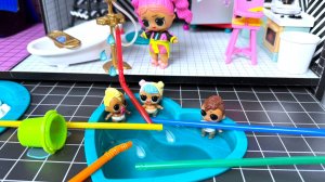 САМИ СДЕЛАЛИ БАССЕЙН💦 куклы #ЛОЛ сюрприз пупсики👶 #игрушки #мультики Даринелка