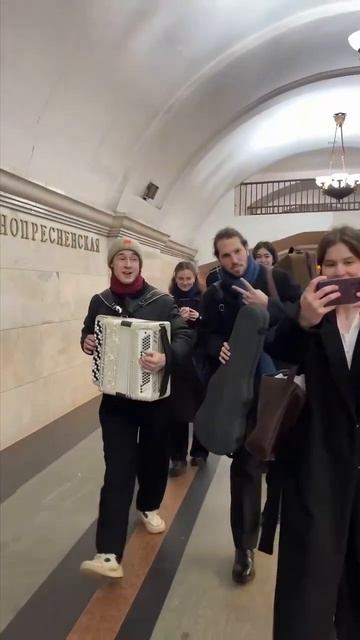 За что я люблю уличных музыкантов. #искренность #атмосфера #свобода #уличныемузыканты #рекомендации