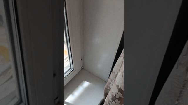 спустил бумажный самолётик с 8 этажа