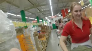 «Сломанные будни». Идем за продуктами с Машей и собачкой :)