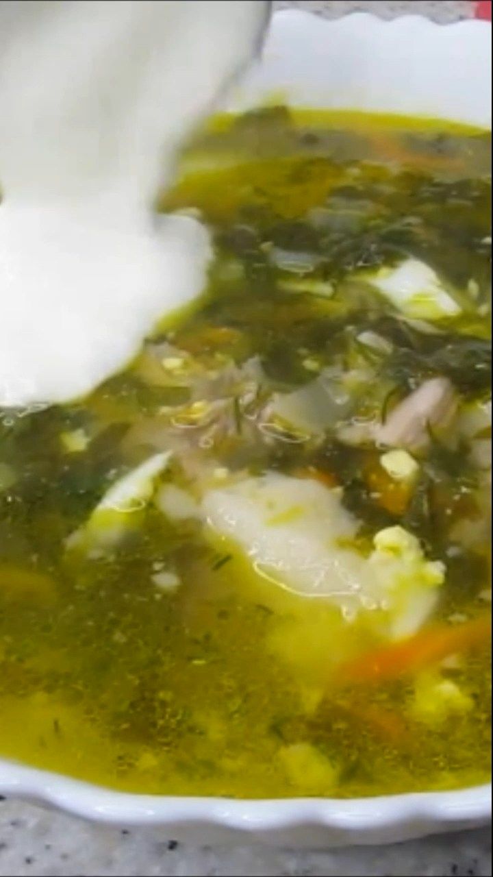 Суп летний, вкусный. Из листового овоща. Не подумала бы, что это овощ, но вот прочла.Удивлена!
