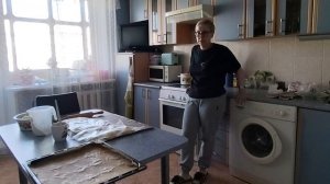 Пеку пирожки.ОЧЕНЬ ВКУСНОЕ ТЕСТО. Просто болтаю с вами.Часть 1