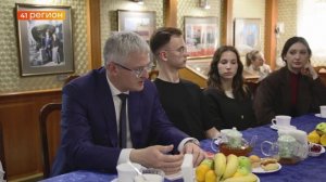 С ВЫПУСКНИКАМИ КАМЧАТСКИХ ШКОЛ, СТУДЕНТАМИ ЛУЧШИХ ВУЗОВ СТРАНЫ, ВСТРЕТИЛСЯ ВЛАДИМИР СОЛОДОВ
