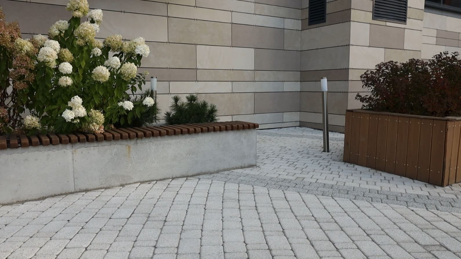 Благоустройство ЖК «Браво» в Перми: плитка Квадрат и Старый город StoneTop от завода IRIS