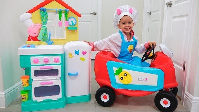 Влад и Никита играют в игрушечное кафе Drive Thru смотреть онлайн