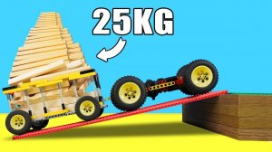 Вождение автомобиля Lego вверх по склону против деревянного весом 25 кг# эксперименты с Lego Technic
