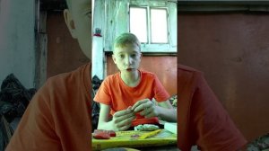 сделал бургер из пластилина, что будет дальше на канале Аизек