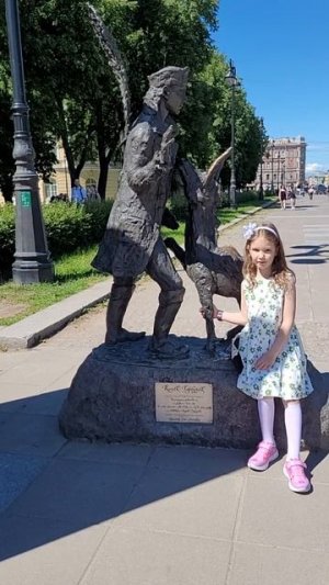 НОВЫЕ СКУЛЬПЬУРЫ ОКОЛО ТЕАТРА ЮНОГО ЗРИТЕЛЯ. САНКТ-ПЕТЕРБУРГ.