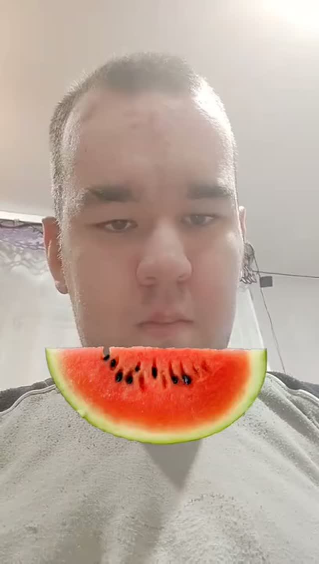 Я ем арбуз 🍉