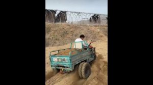 Отчаянные электрические трициклисты.