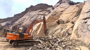 Powerful Hitachi Excavator vs Giant Rock Mountain
