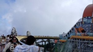 Туристы на Золотом мосту!