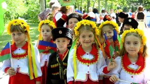 Дошколята Северского района прошли парадом в преддверии Дня России