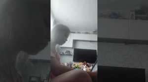 Показываю медали и грамоты