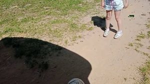 ТРЕНИРУЮ СВОЮ ПОДРУГУ ИГРАТЬ В ФУТБОЛ1СЕРИЯ
