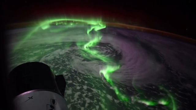 Космонавты засняли уникальное "танцующее"северное сияние.#северное смяние#красота# Crew Dragon.