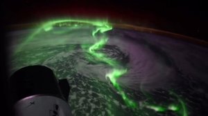 Космонавты засняли уникальное «танцующее«северное сияние.#северное смяние#красота# Crew Dragon.