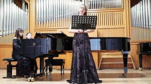 Екатерина Бабич исполняет «Волшебную флейту» Равеля из цикла «Шехеразада».Фортепиано — Алёна Маркина