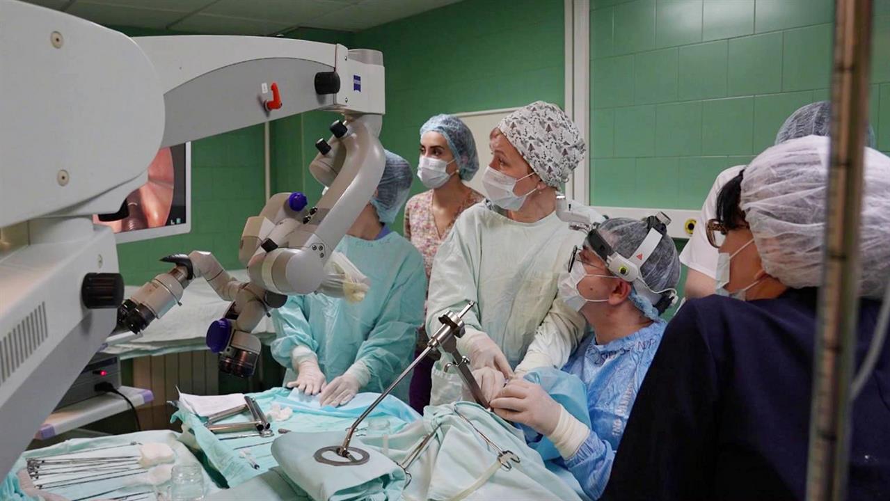 Российские врачи вернули голос человеку, почти потерявшему возможность говорить. смотреть онлайн