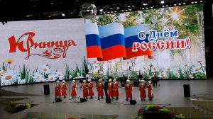 День России. Детский лагерь Орлёнок. Казачий хор, выступление с саблями.