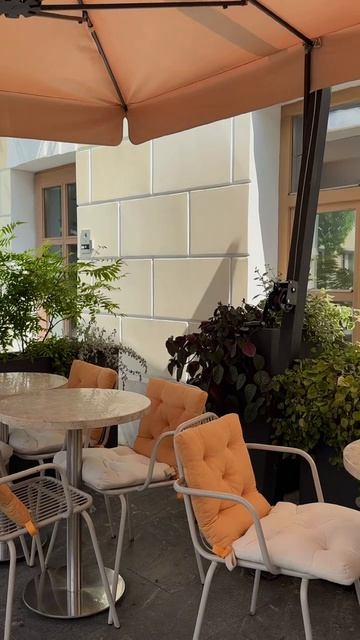 Как увеличить посещаемость веранды летом? Решение — уличные зонты от City-Zont