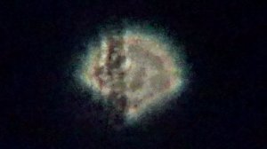 4K 2160p 6.3.2025. Bébés extraterrestres et visage d'une sagesse télépathique de leur tuteur