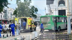 Микроавтобус врезался в храм в Екатеринбурге, погибли четыре человека