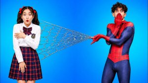 Человек-паук против куклы-кальмара!🕷️🦑