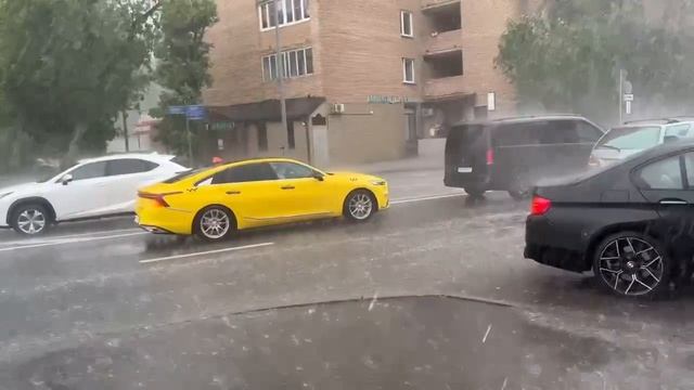 Ливень в Москве 🌧️ смотреть онлайн