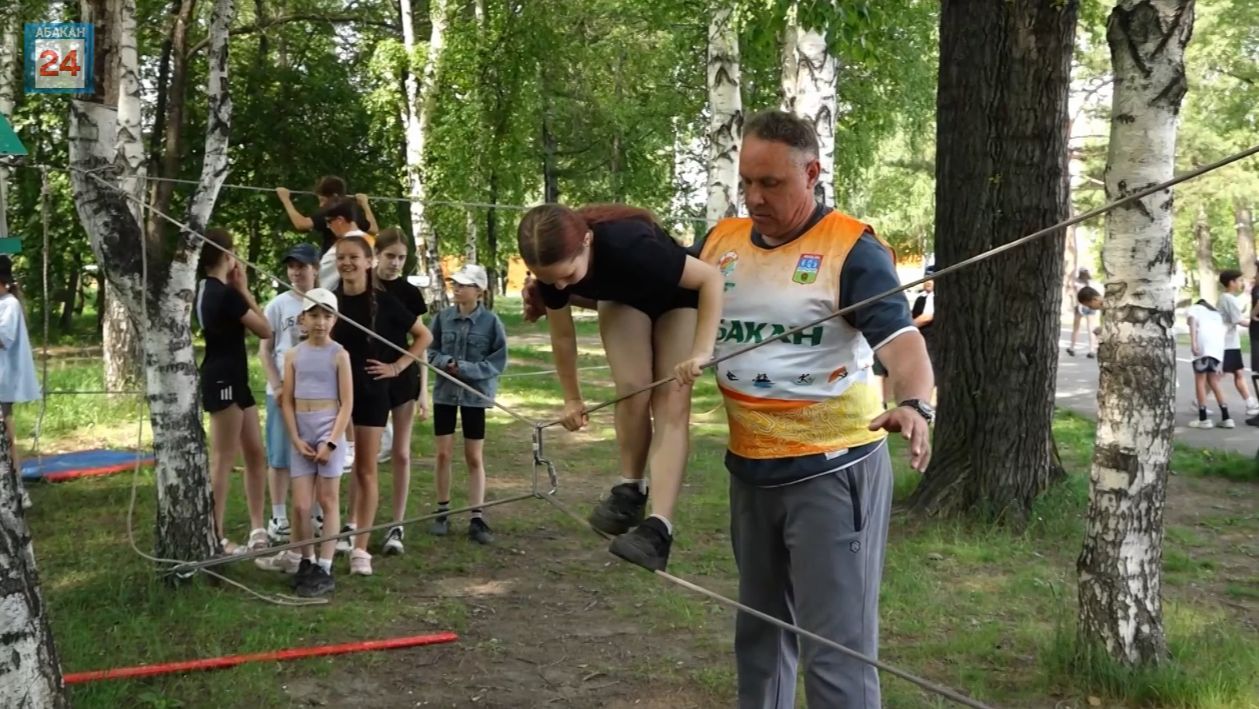 Лето в спортивном режиме: легкоатлетический лагерь открылся в столице Хакасии смотреть онлайн