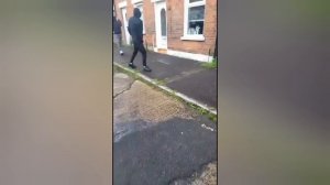 Ирландия - все на баррикады! 
🇮🇪Ирландцы готовы сжечь Белфаст дотла из-за суданских мигрантов…🔽