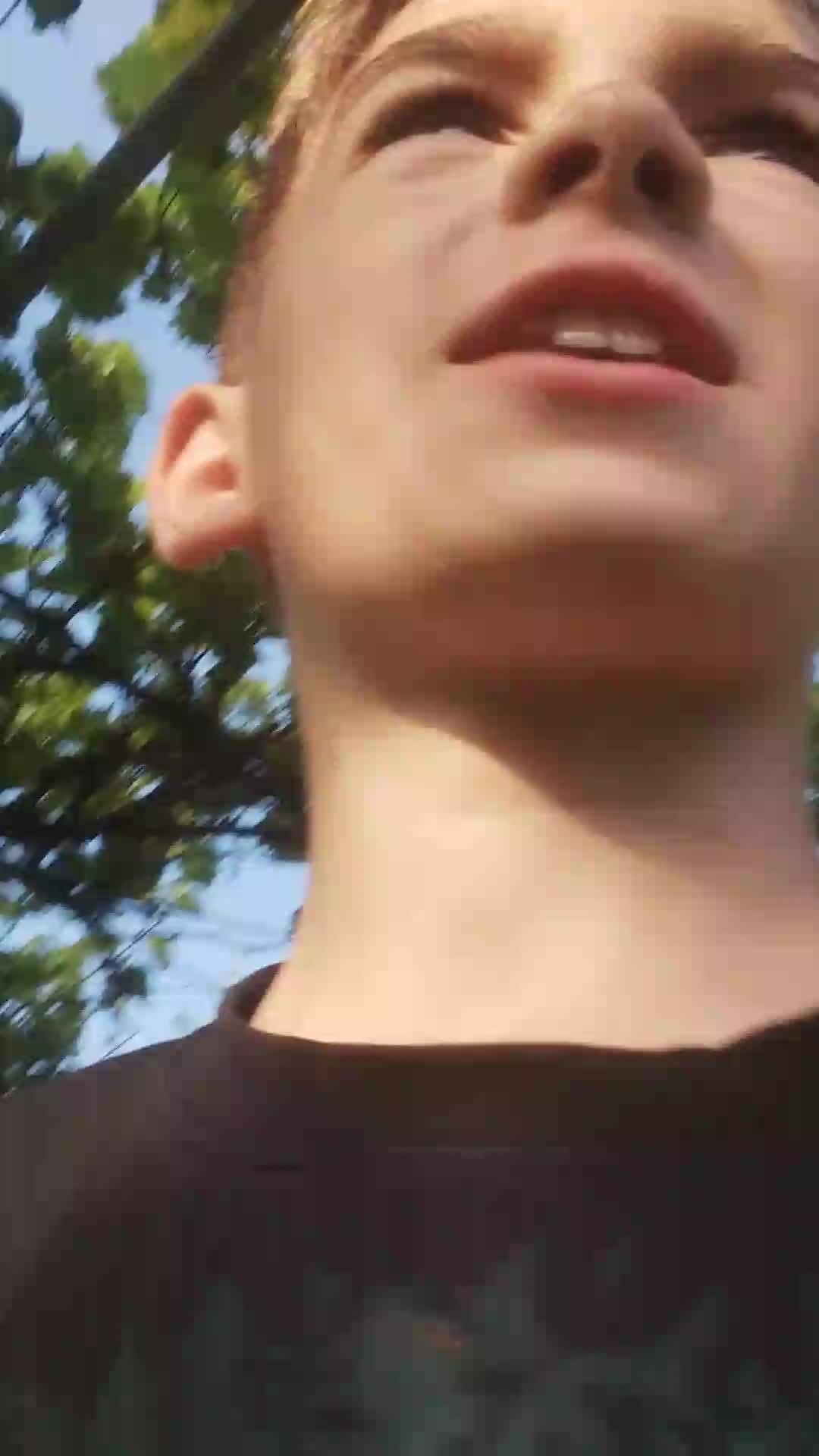 Я гуляю по улице. 😒 смотреть онлайн