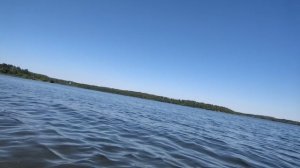 Купаюсь. Сенеже. Вода хорошая. Ныряю с головой. Вспоминаю преднестровского мальчика.