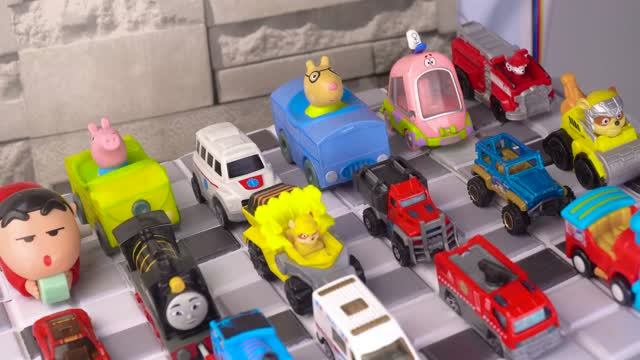 Игрушечные машинки Tomica Крутой спуск в воду с разноцветных ступенек! 🌊