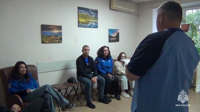 В Хабаровске спасатели МЧС России и волонтёры Наццентра вместе готовятся к поисковому сезону